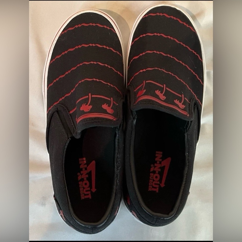LTD Rare In-N-Out Black and Red Drink Cup Shoes/ Pray Hard Pattern Womens 8.5 - Picture 7 of 9